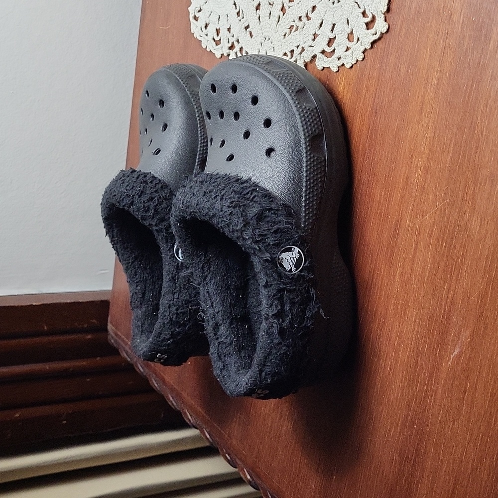 CROCS Kids Black Fuzzy Clogs